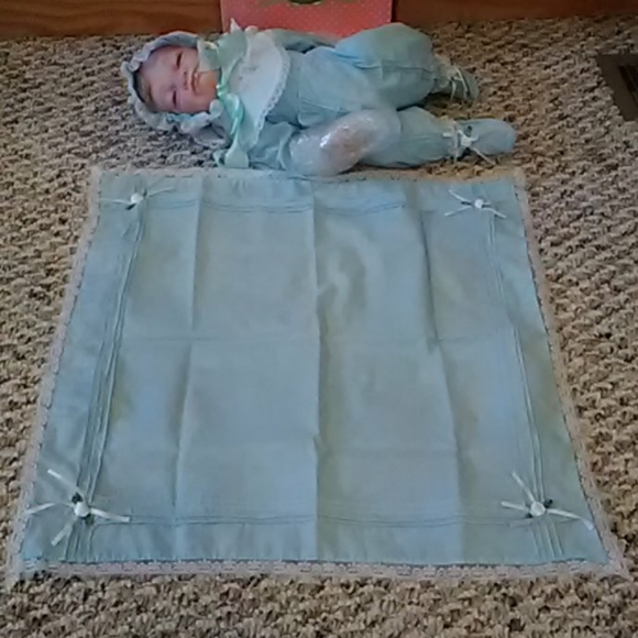 New in box Paradise Galleries Doll - Picture 8 of 8